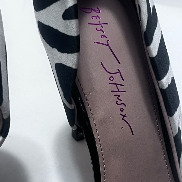 Betsey Johnson Prince D'Orsay Bow Pumps Zebra Print Sz 8.5 Women - Picture 9 of 10